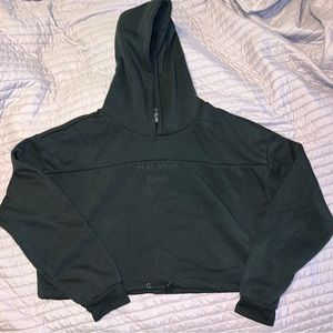 Black Rue21 Cropped Hoodie sz L